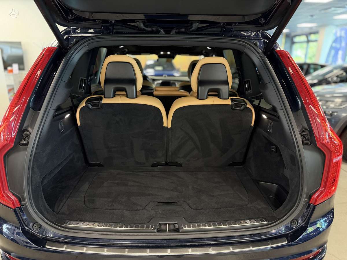 Volvo XC90, 2.0 l., off-road / crossover