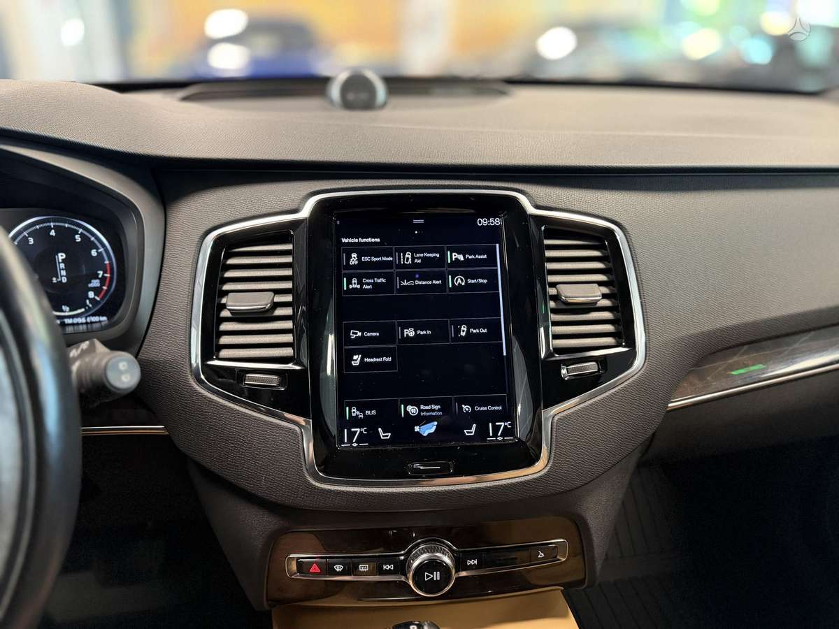 Volvo XC90, 2.0 l., off-road / crossover