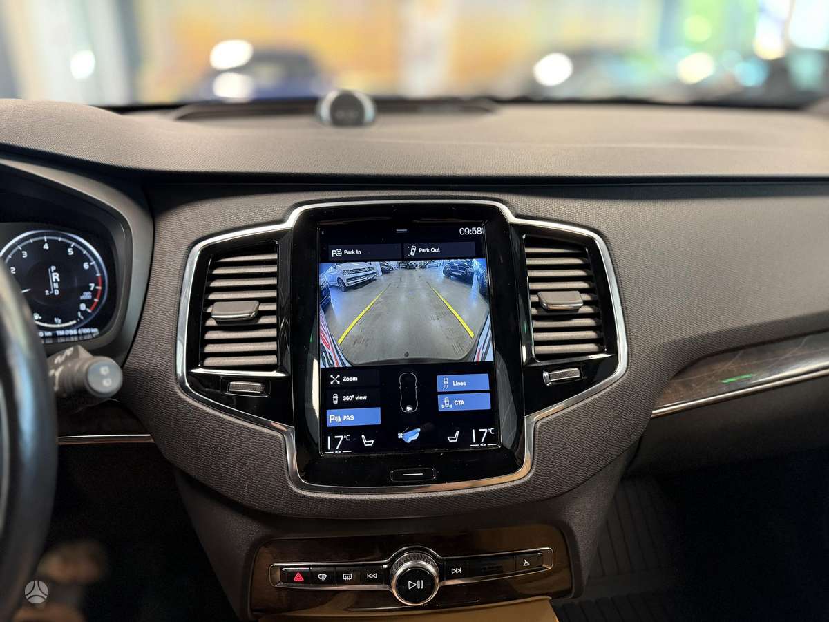 Volvo XC90, 2.0 l., off-road / crossover