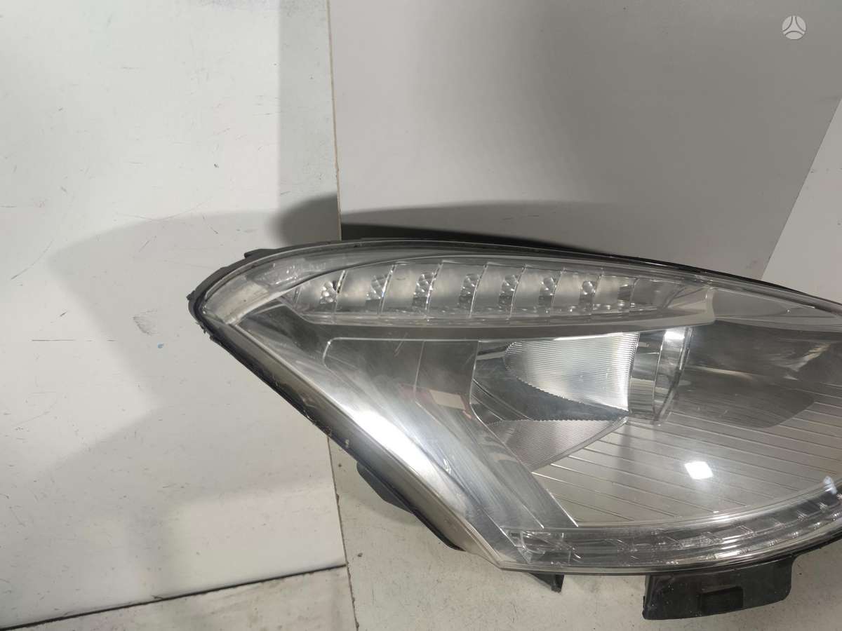 Citroen C4 Picasso gaismas