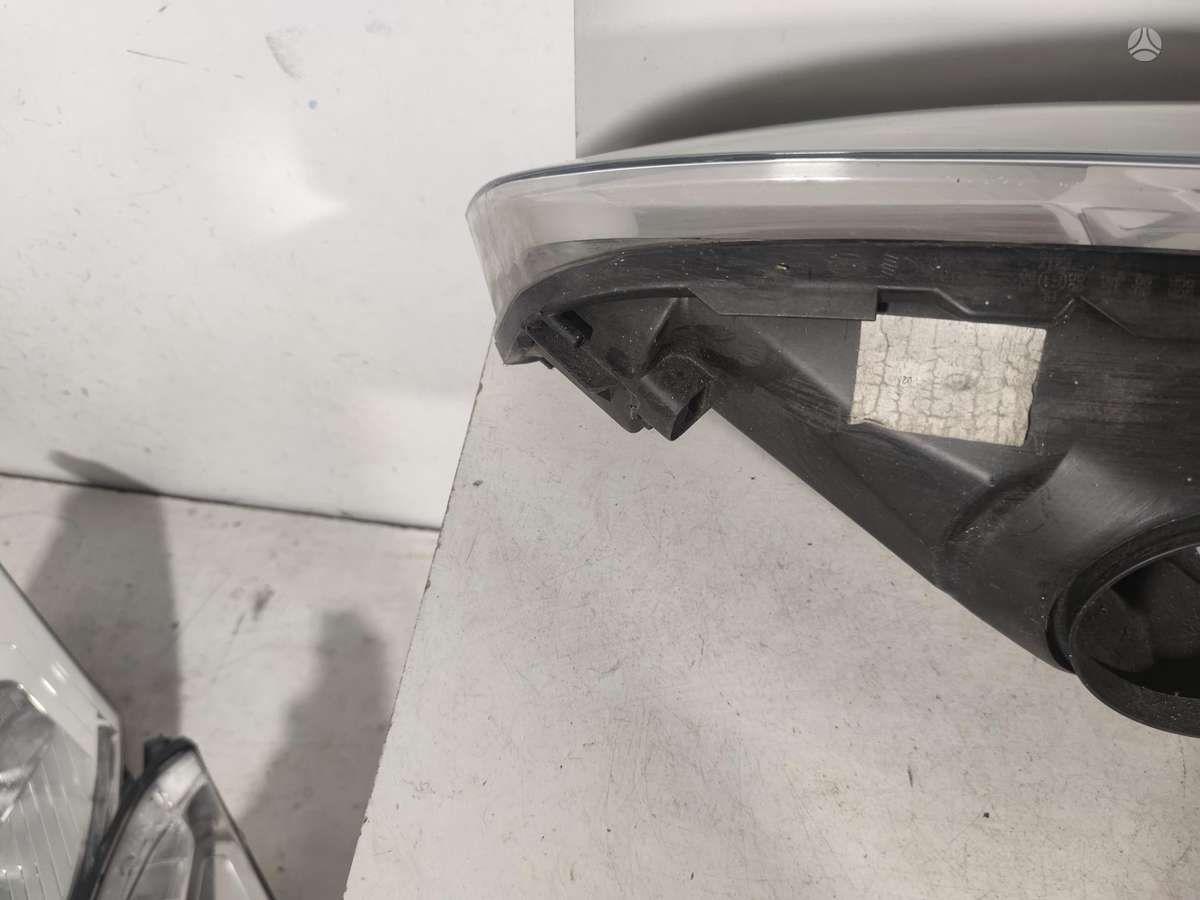 Citroen C4 Picasso gaismas