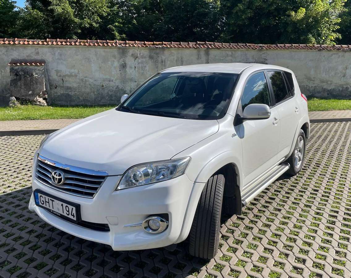 Toyota RAV4 - 1