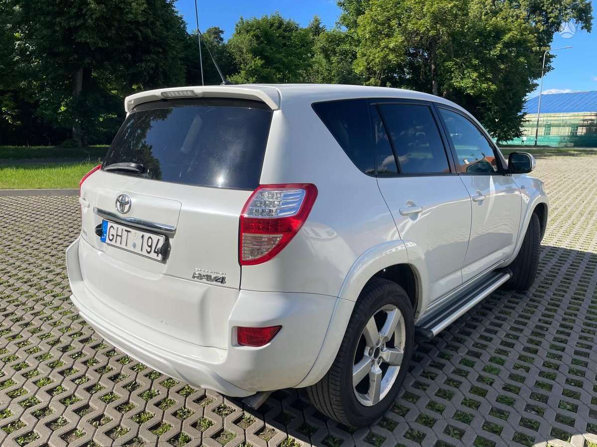 Toyota RAV4 - 8