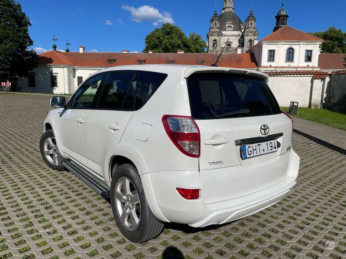 Toyota RAV4 - 10
