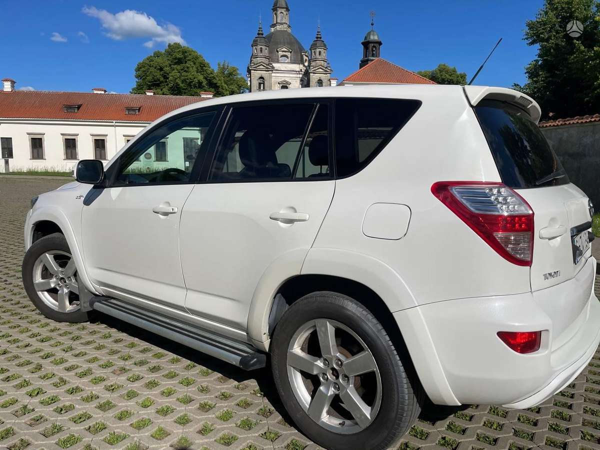 Toyota RAV4 - 11