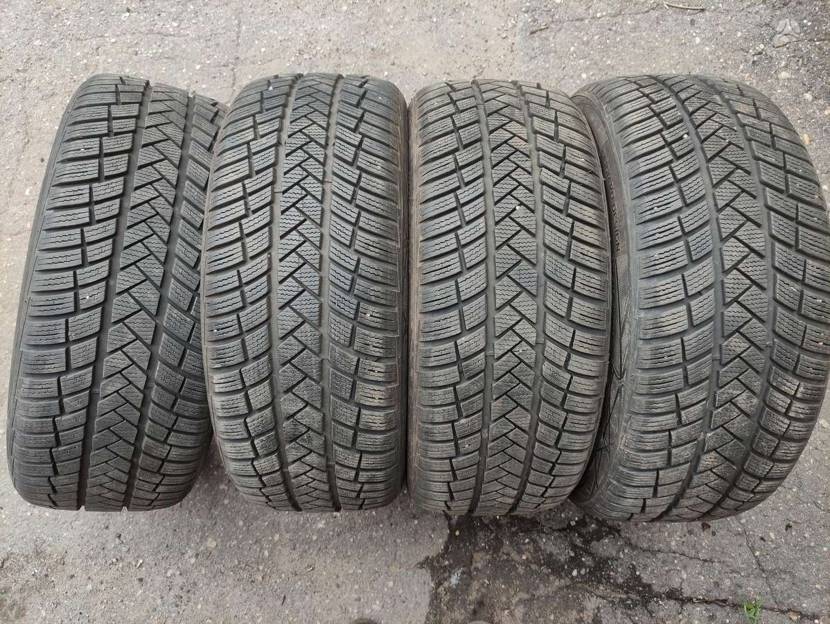 Vredestein, žieminės 225/45 R18