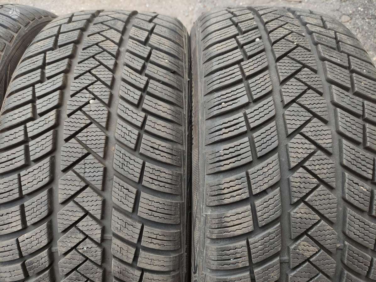 Vredestein, žieminės 225/45 R18