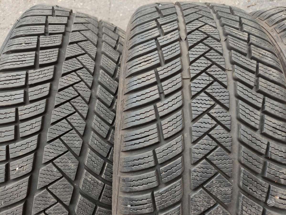 Vredestein, žieminės 225/45 R18
