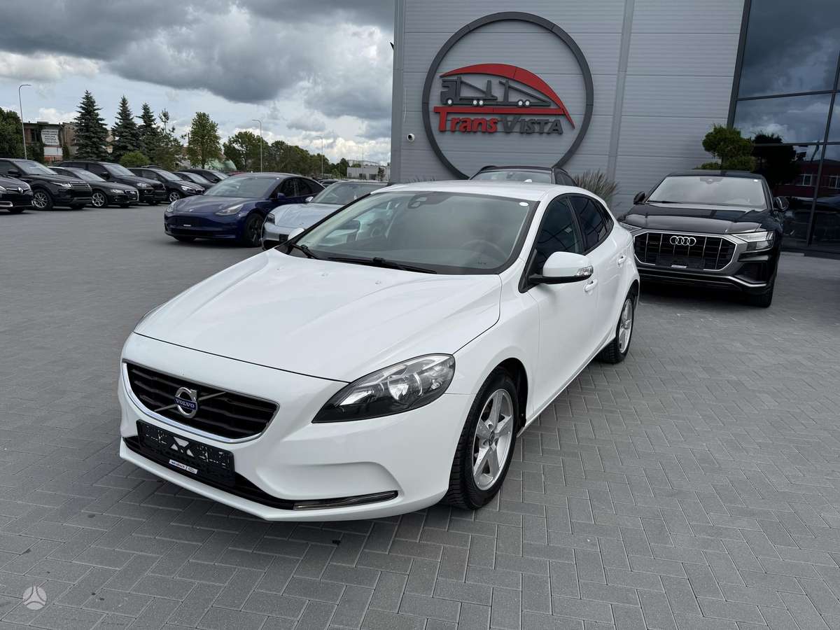 Volvo V40, 1.6 l., hatchback