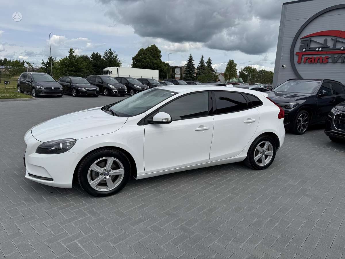 Volvo V40, 1.6 l., hatchback