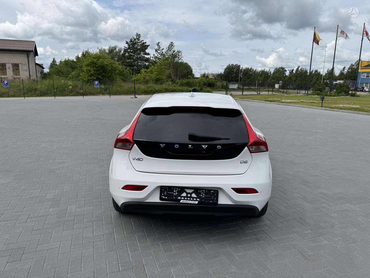 Volvo V40, 1.6 l., hatchback