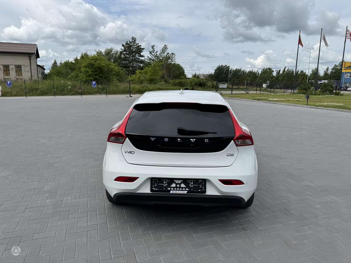 Volvo V40, 1.6 l., hatchback