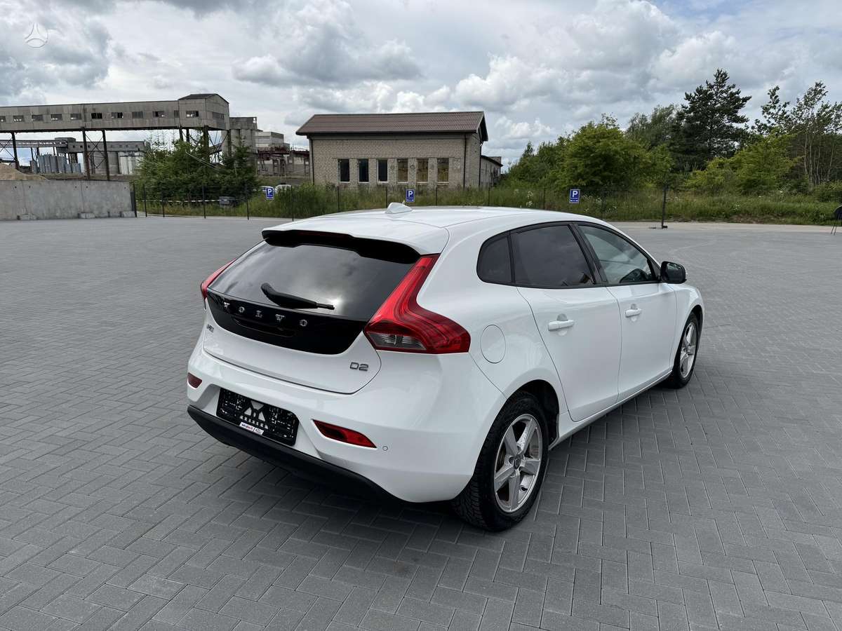 Volvo V40, 1.6 l., hatchback