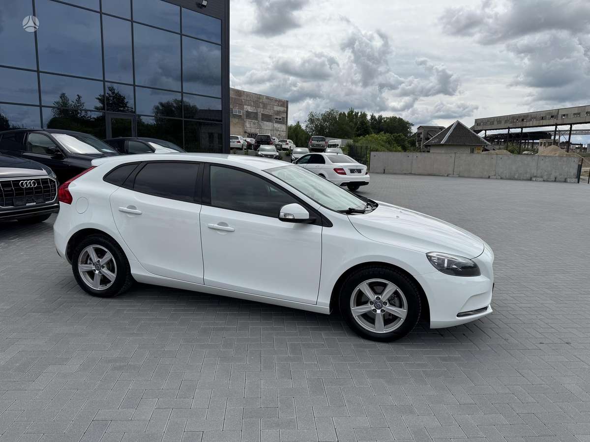 Volvo V40, 1.6 l., hatchback