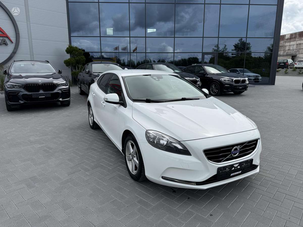 Volvo V40, 1.6 l., hatchback