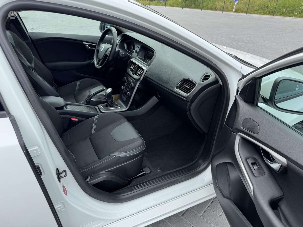 Volvo V40, 1.6 l., hatchback
