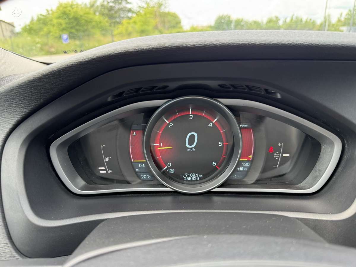 Volvo V40, 1.6 l., hatchback