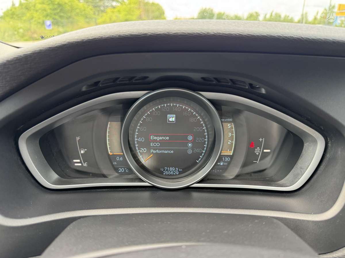 Volvo V40, 1.6 l., hatchback