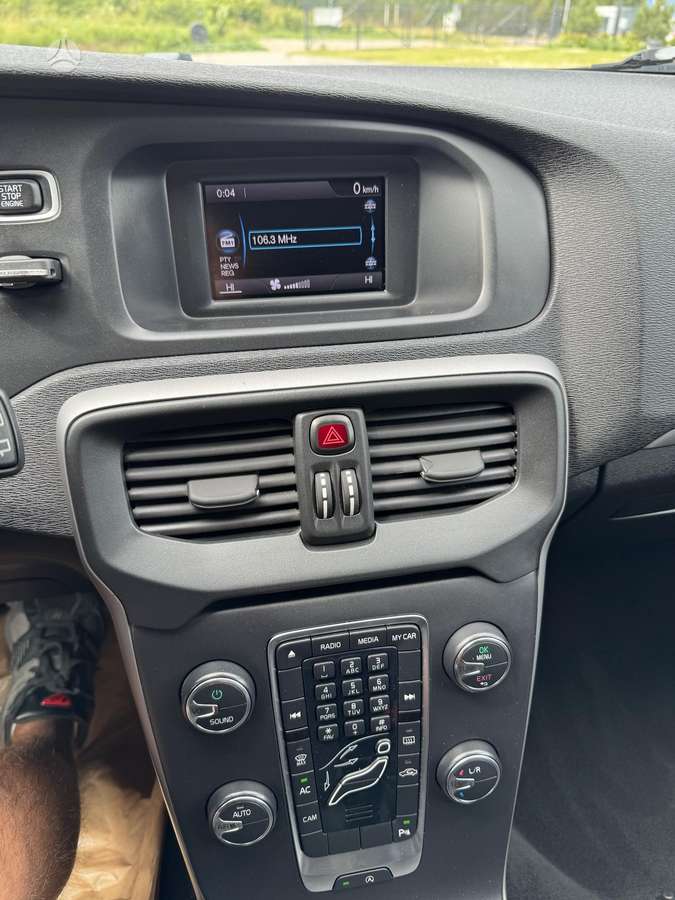Volvo V40, 1.6 l., hatchback