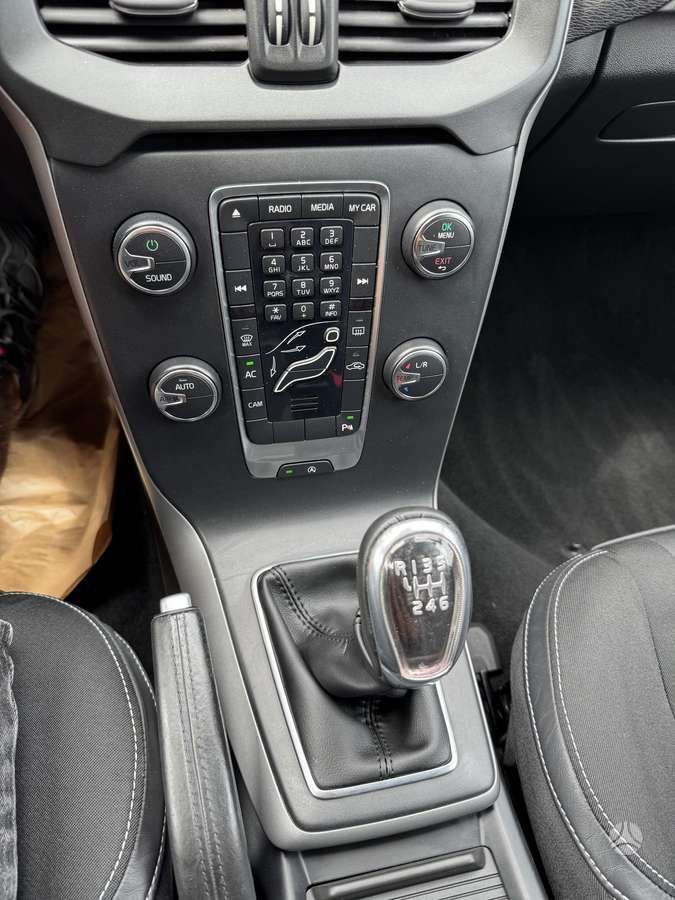 Volvo V40, 1.6 l., hatchback
