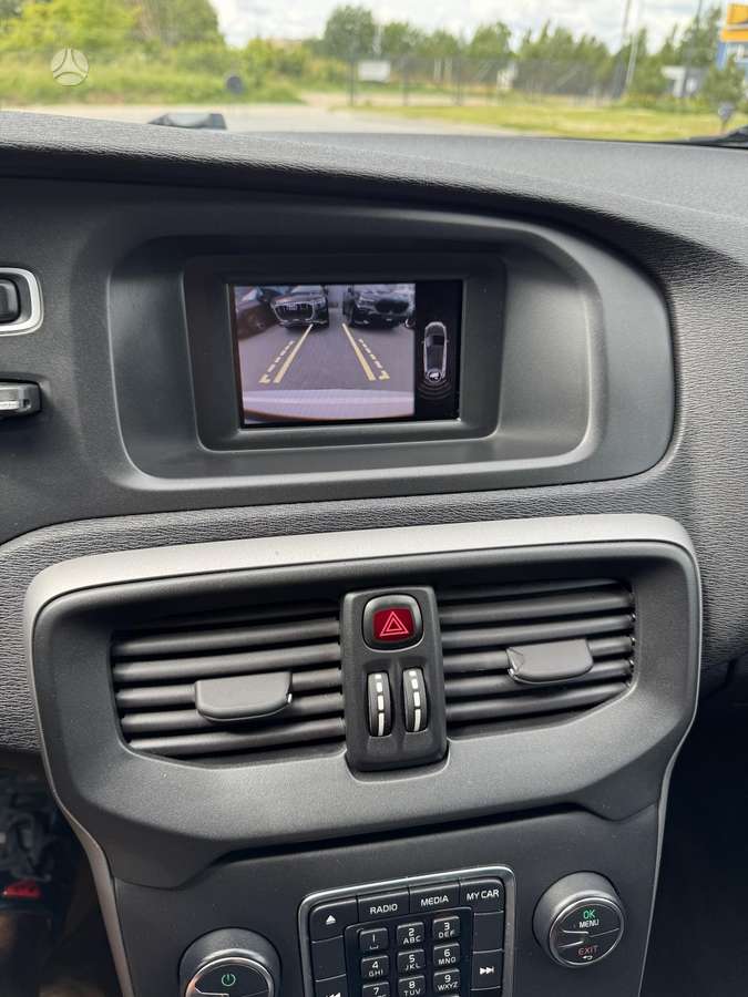 Volvo V40, 1.6 l., hatchback