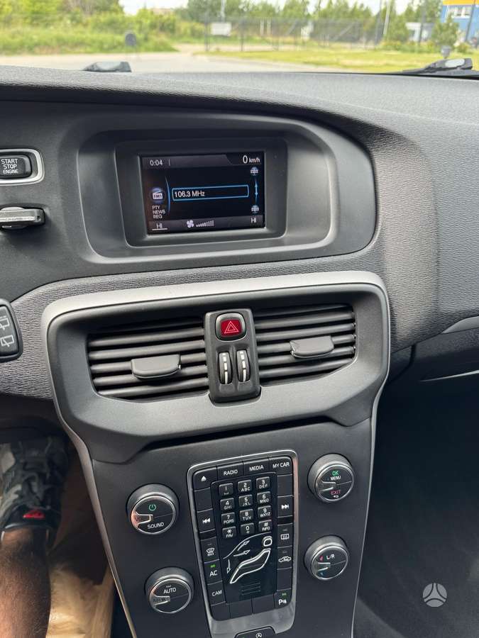 Volvo V40, 1.6 l., hatchback