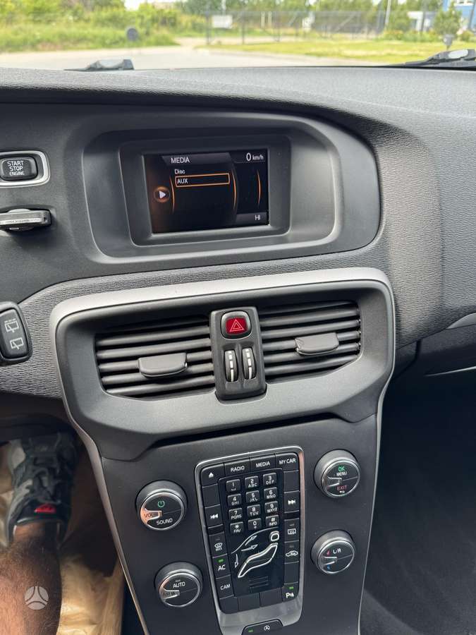 Volvo V40, 1.6 l., hatchback