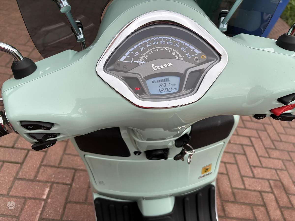 Piaggio Vespa 300cc, scooters / mopeds