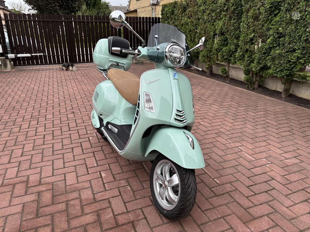 Piaggio Vespa 300cc, scooters / mopeds