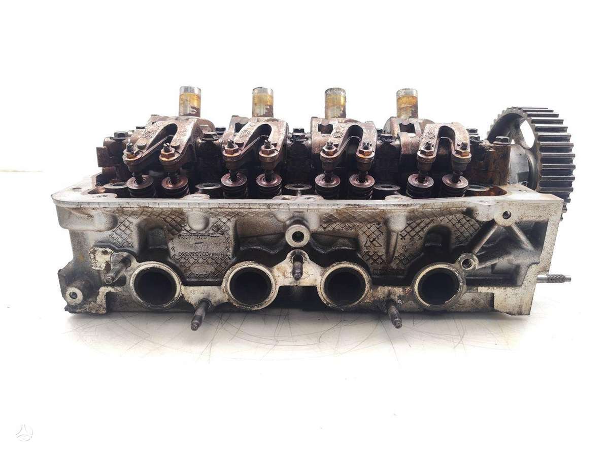 Dacia Sandero cylinder head