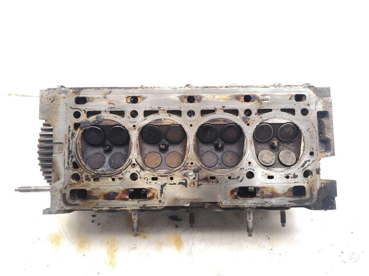Dacia Sandero cylinder head