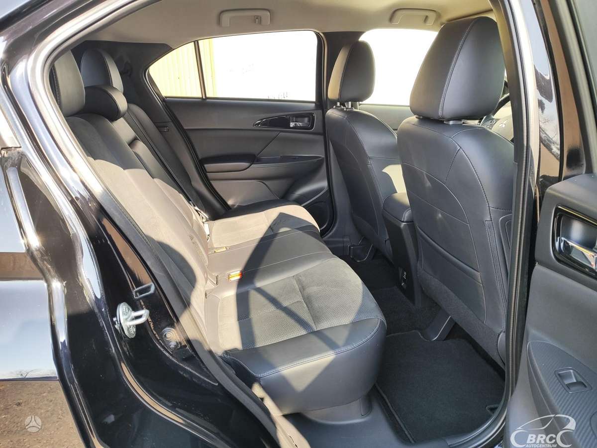 Mitsubishi Eclipse Cross, 1.5 l., off-road / crossover