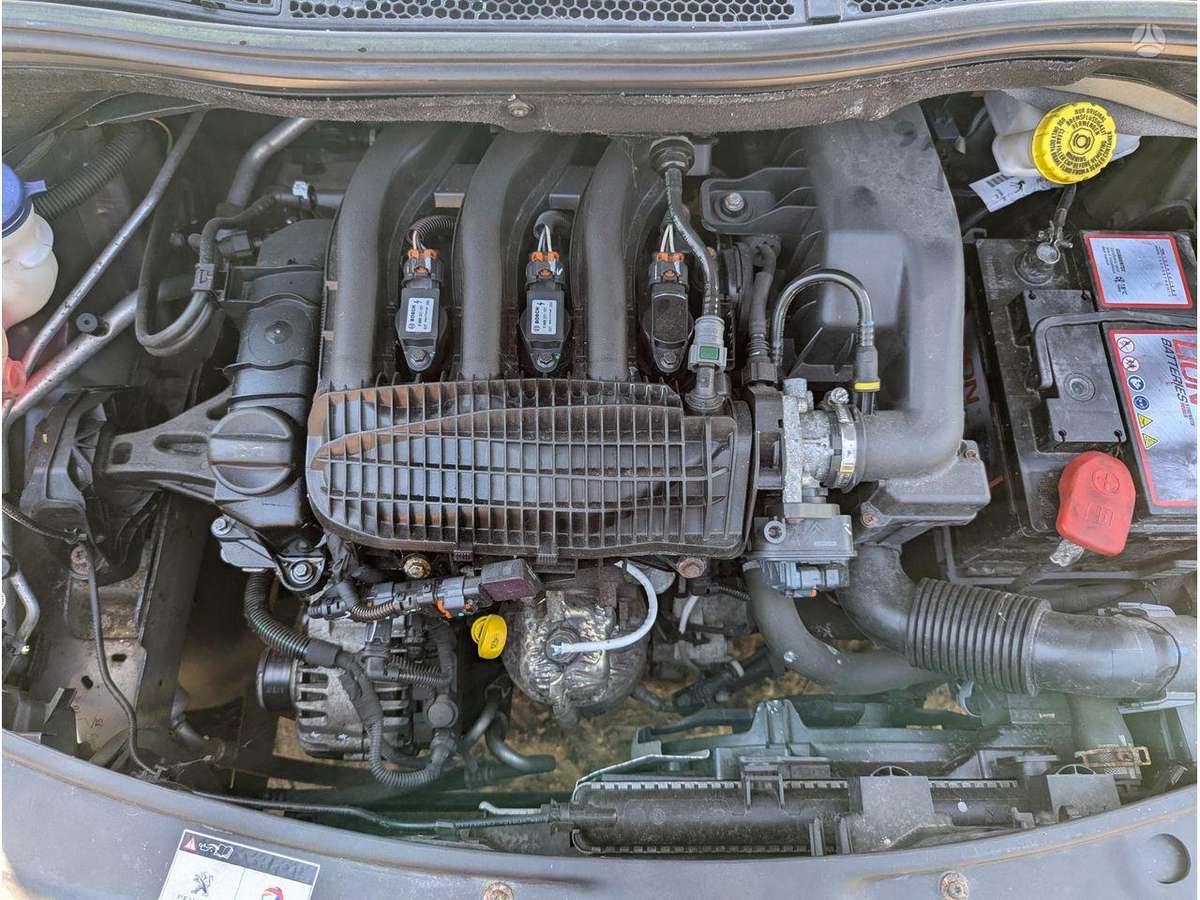 Peugeot 208 engine