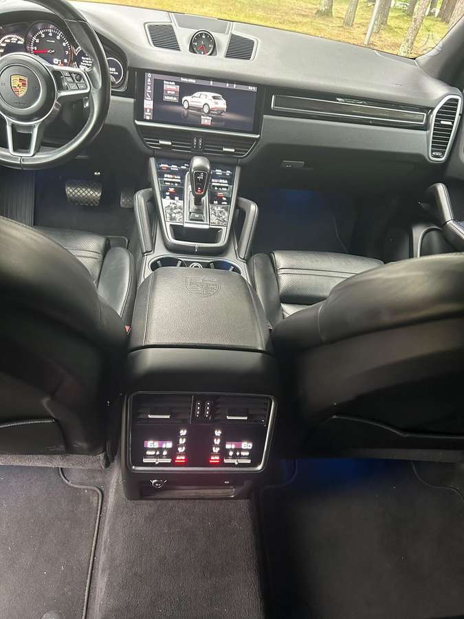 Porsche Cayenne - 8