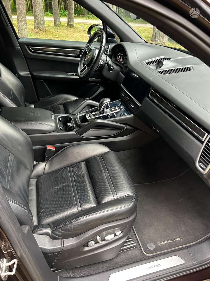 Porsche Cayenne - 9