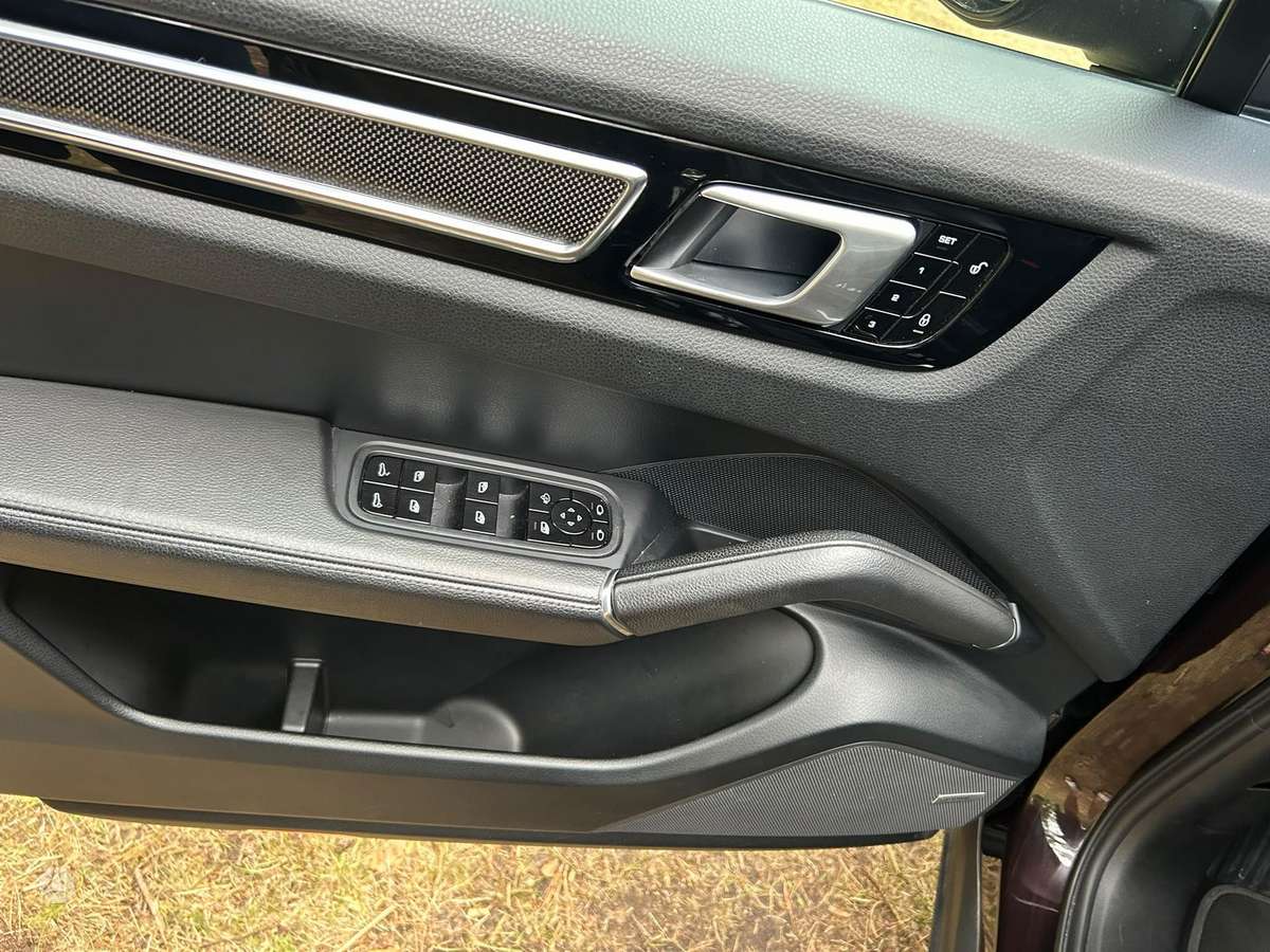 Porsche Cayenne - 10