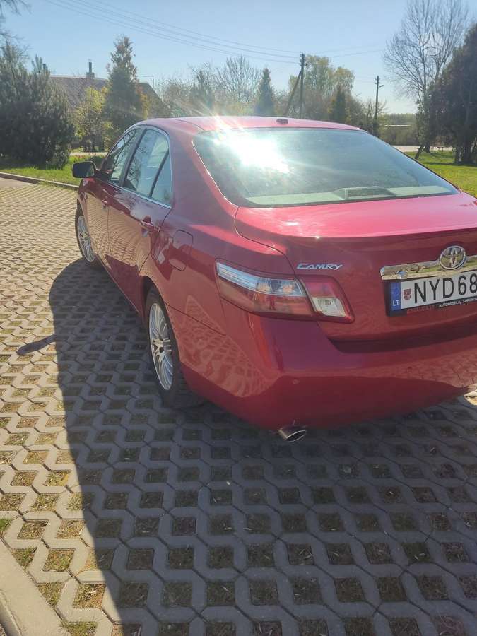Toyota Camry - 4