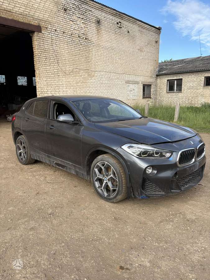 BMW X2 dalimis. Metalynas rrr