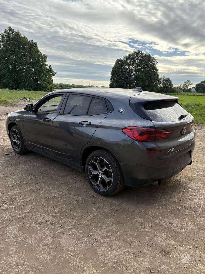 BMW X2 dalimis. Metalynas rrr
