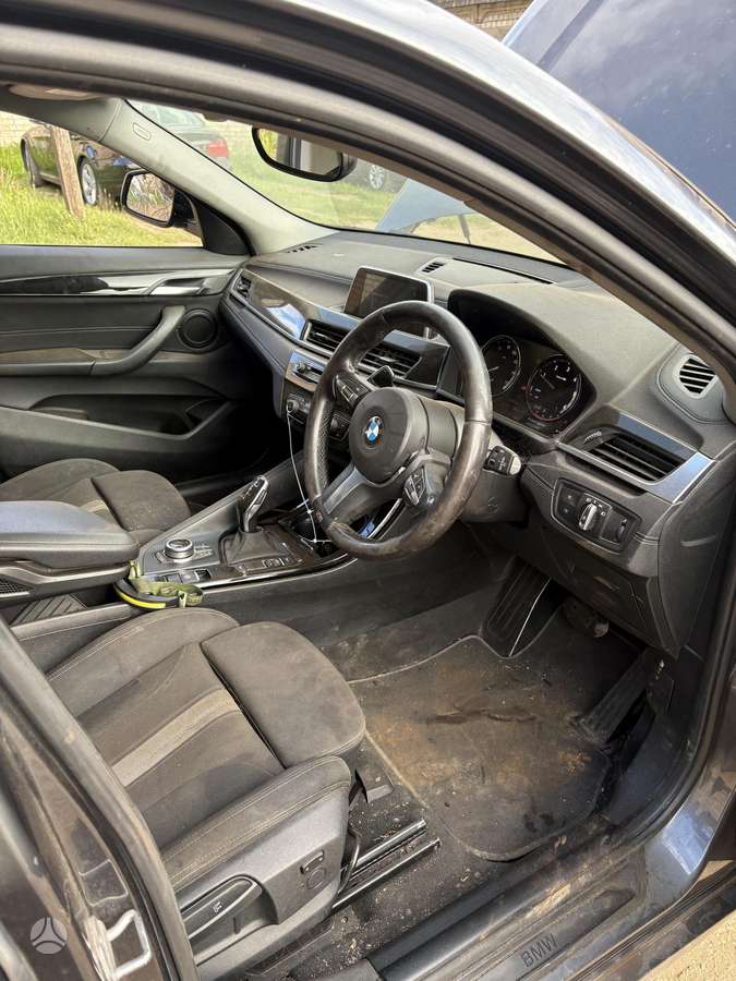 BMW X2 dalimis. Metalynas rrr