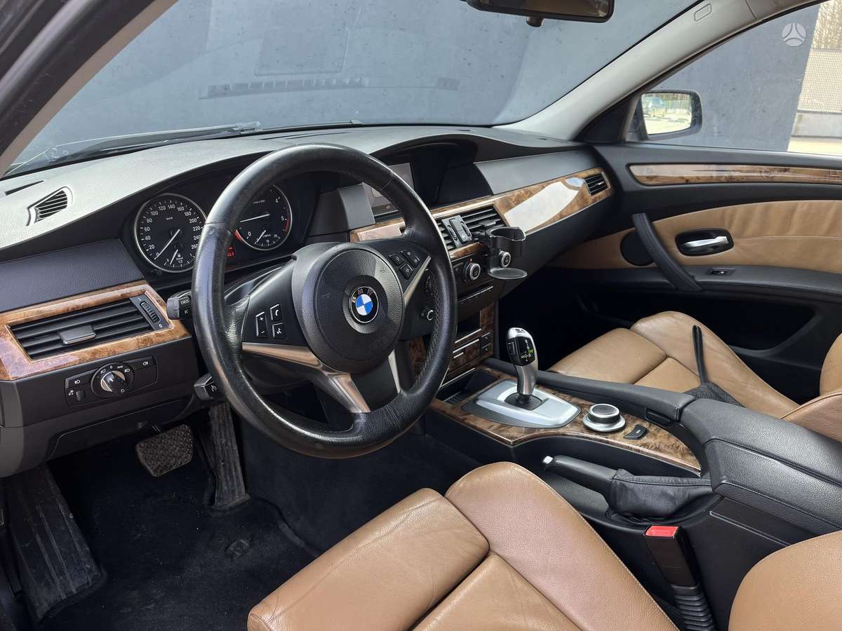 BMW 520, 2.0 l., Седан