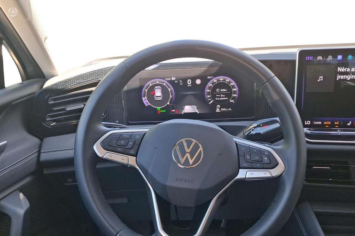 Volkswagen Tiguan - 11