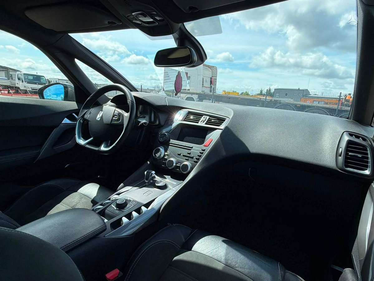 Citroen DS5, 2.0 l., hatchback