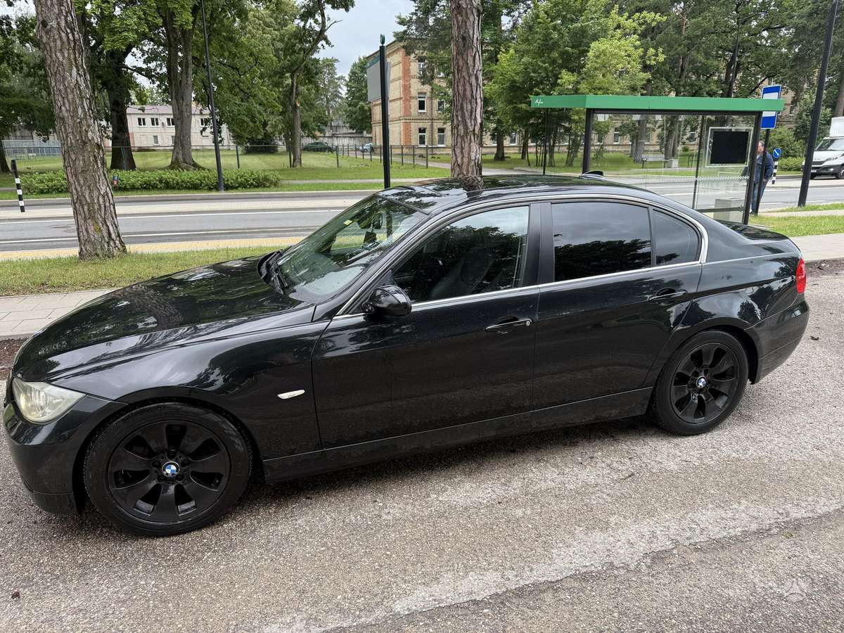 BMW 330, 3.0 l., Седан