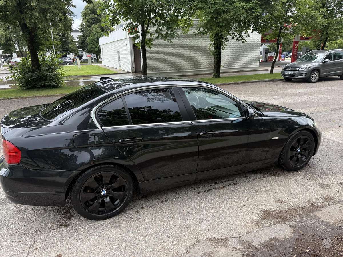BMW 330, 3.0 l., Седан