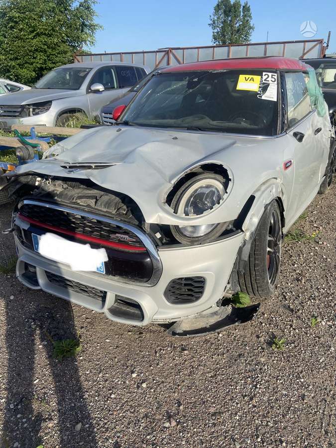 Mini Cooper S dalimis. John cooper works