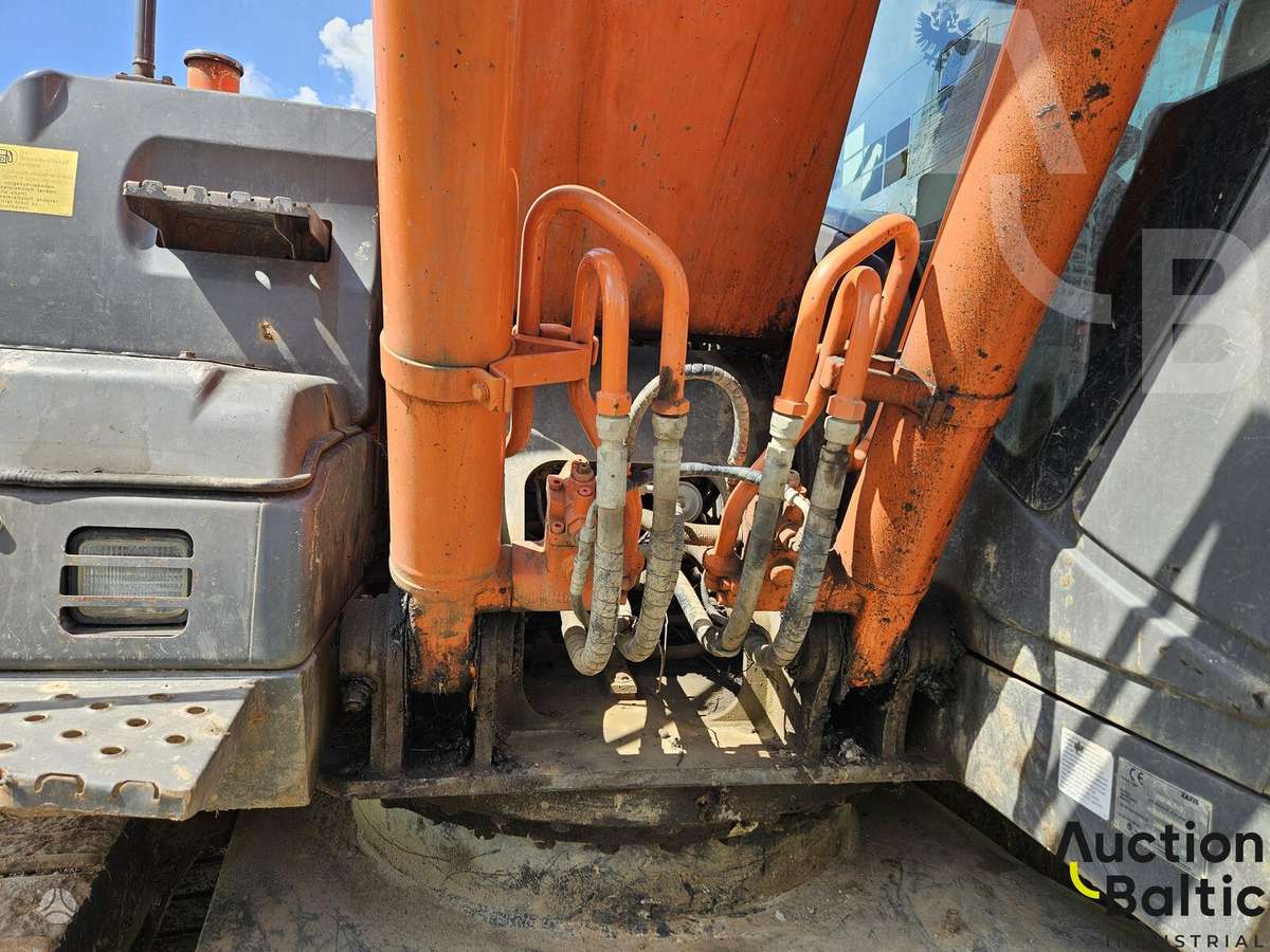 Hitachi ZX 210 LC-3, экскаваторы