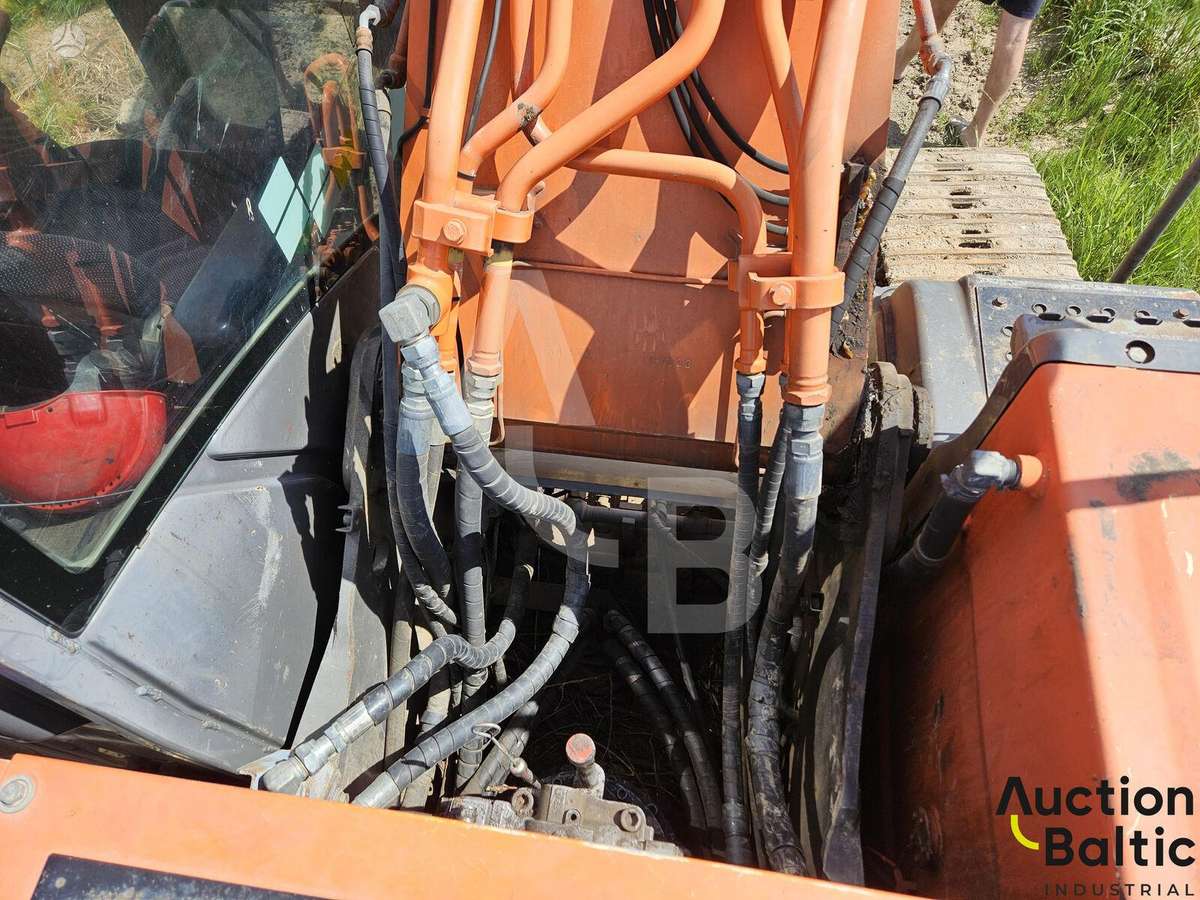 Hitachi ZX 210 LC-3, экскаваторы