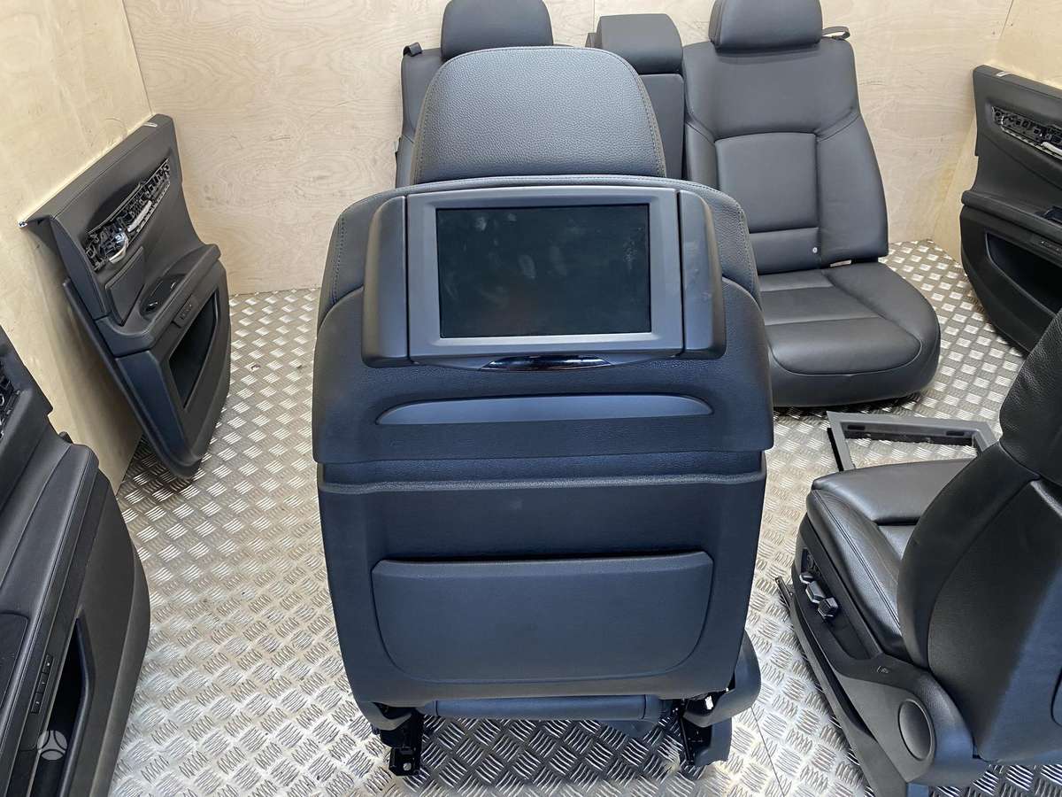 BMW 7 serija salono detalės