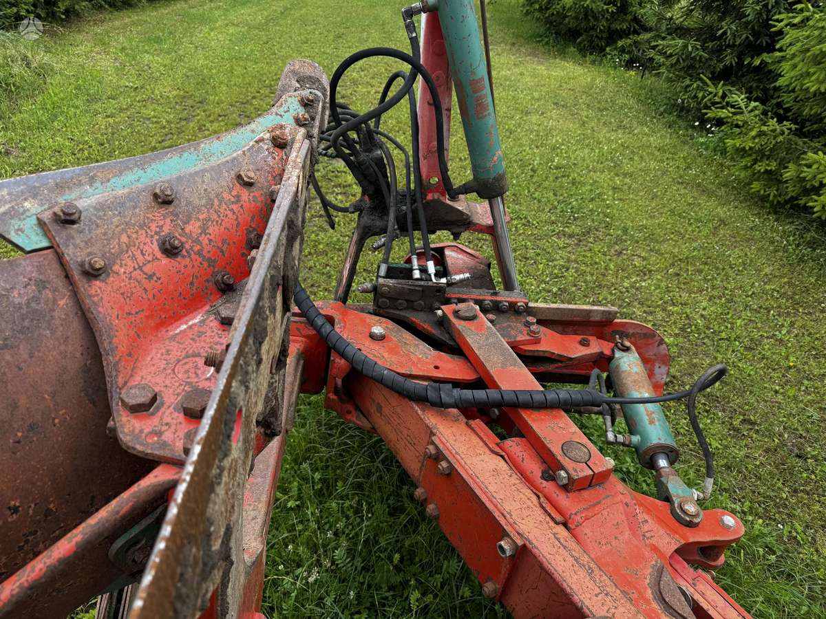 Kverneland EG100 5x5, ploughs